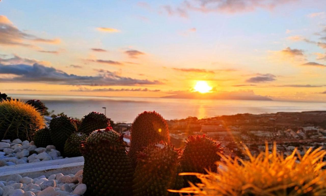 Wonderful View, Huge Terrace Solarium, Private Parking Apartamento Costa Adeje (Tenerife)